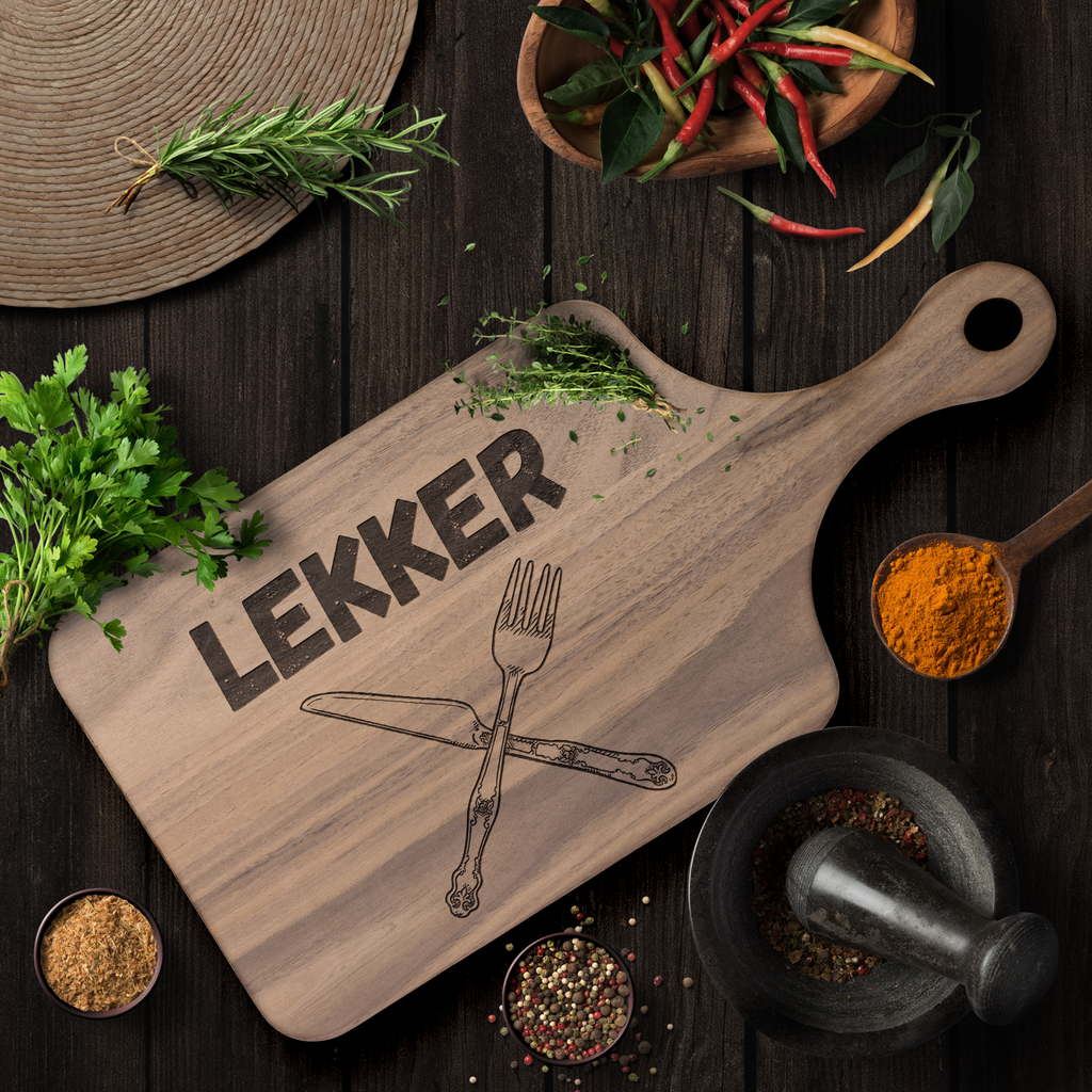 Afrikaans_Lekker_Hardwood_Paddle_Cutti_Dark_Handle_H_Lifestyle_Mockup.png_9241547