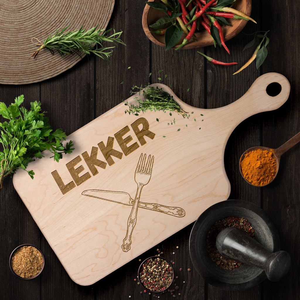 Afrikaans_Lekker_Hardwood_Paddle_Cutti_Light_Handle_Horizontal_Lifestyle_Mockup.png_9241545